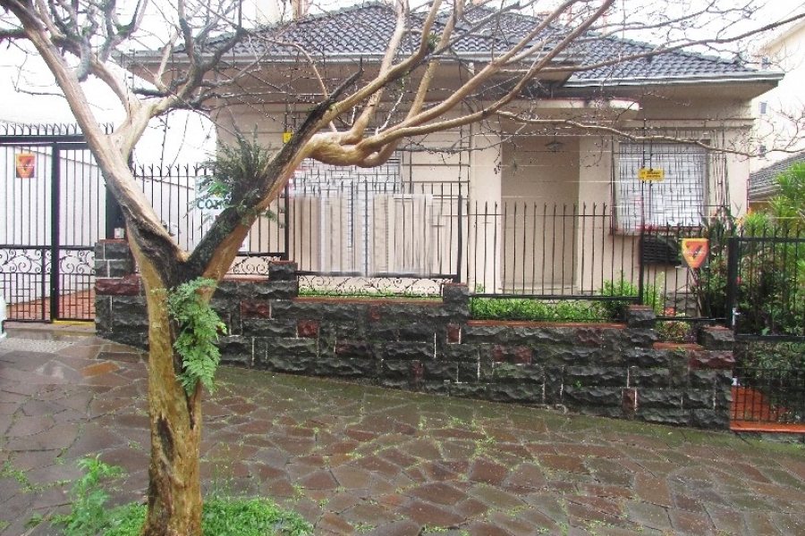 Casa Comercial com 300m², 3 dormitórios, 3 vagas, no bairro Centro em Caxias do Sul para Comprar