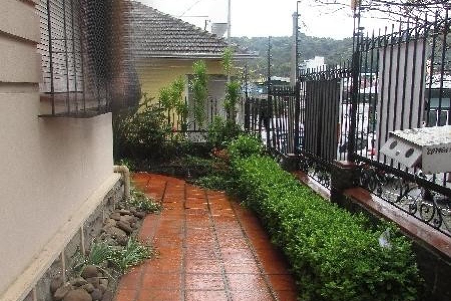 Casa Comercial com 300m², 3 dormitórios, 3 vagas, no bairro Centro em Caxias do Sul para Comprar
