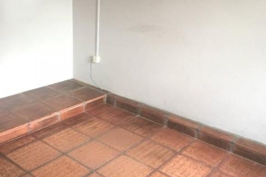 Casa Comercial com 300m², 3 dormitórios, 3 vagas, no bairro Centro em Caxias do Sul para Comprar