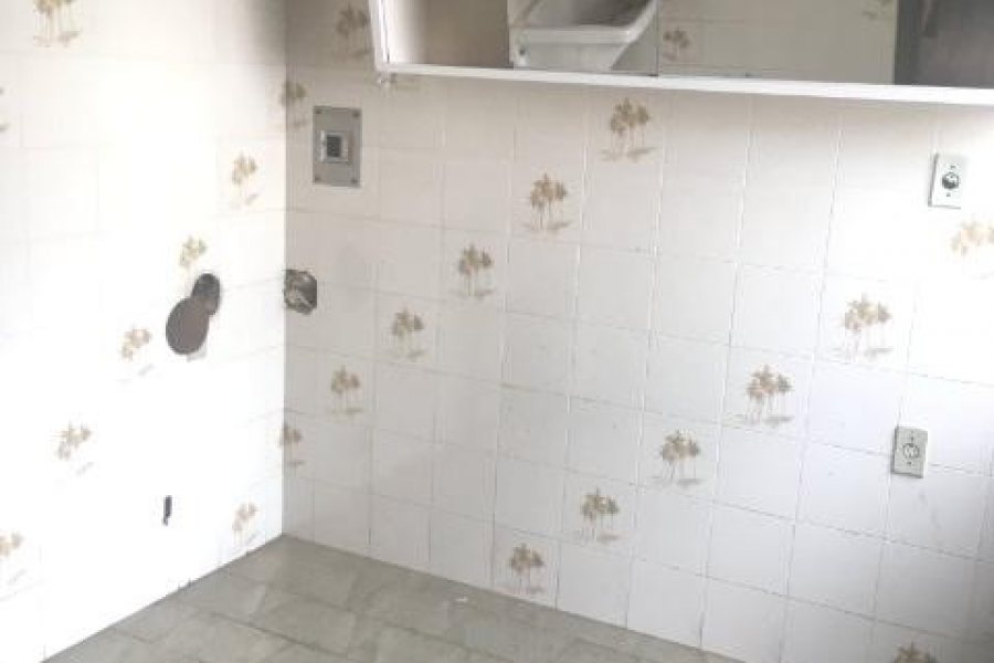 Casa Comercial com 300m², 3 dormitórios, 3 vagas, no bairro Centro em Caxias do Sul para Comprar