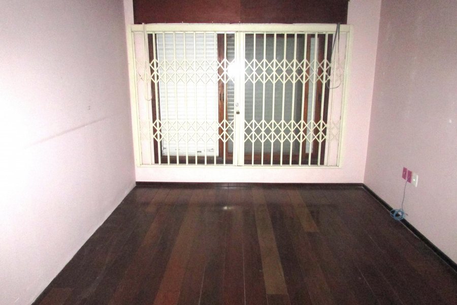 Casa Comercial com 300m², 3 dormitórios, 3 vagas, no bairro Centro em Caxias do Sul para Comprar