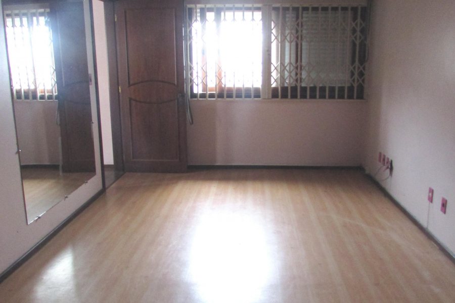 Casa Comercial com 300m², 3 dormitórios, 3 vagas, no bairro Centro em Caxias do Sul para Comprar