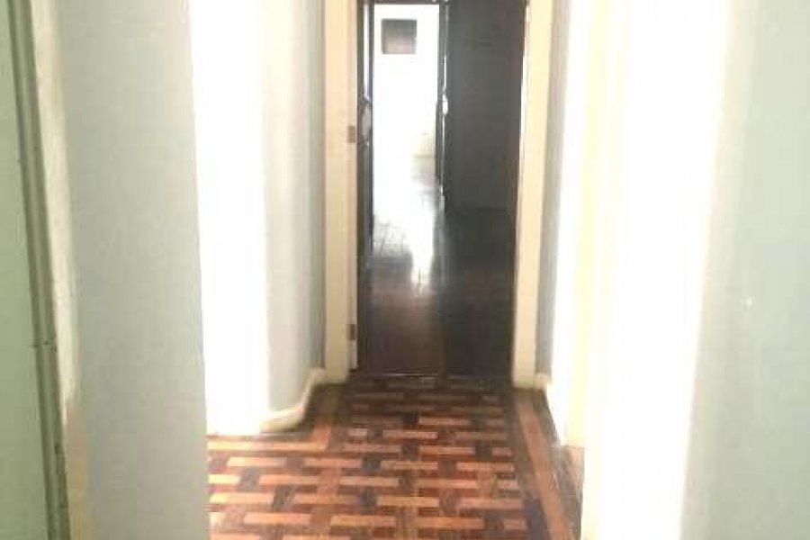 Casa Comercial com 300m², 3 dormitórios, 3 vagas, no bairro Centro em Caxias do Sul para Comprar