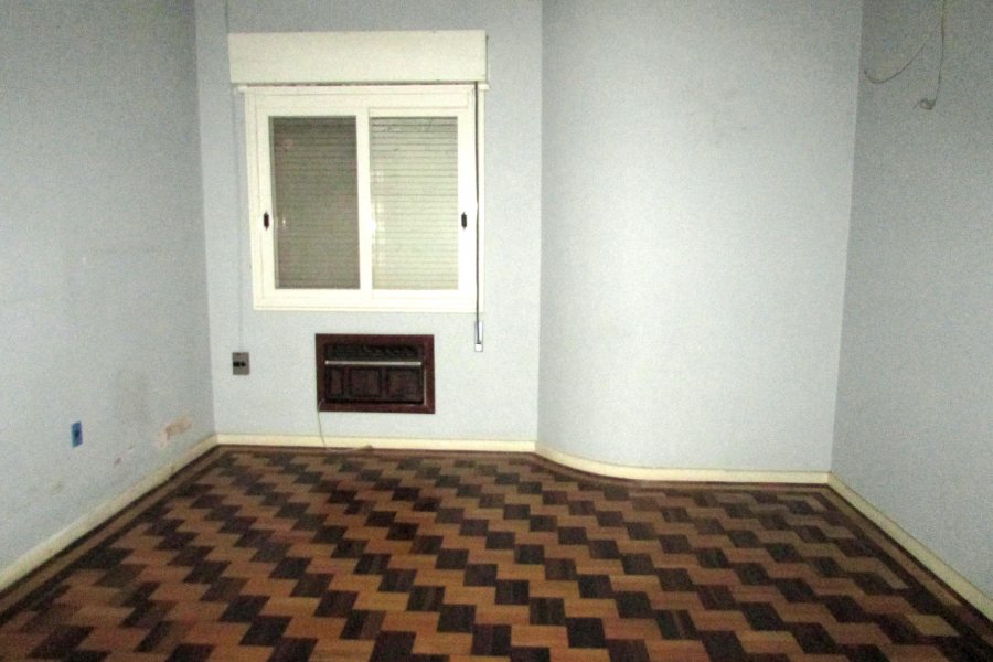 Casa Comercial com 300m², 3 dormitórios, 3 vagas, no bairro Centro em Caxias do Sul para Comprar