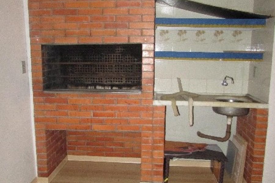 Casa Comercial com 300m², 3 dormitórios, 3 vagas, no bairro Centro em Caxias do Sul para Comprar