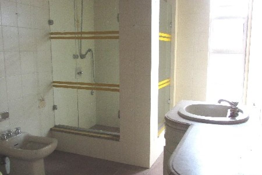 Casa Comercial com 300m², 3 dormitórios, 3 vagas, no bairro Centro em Caxias do Sul para Comprar