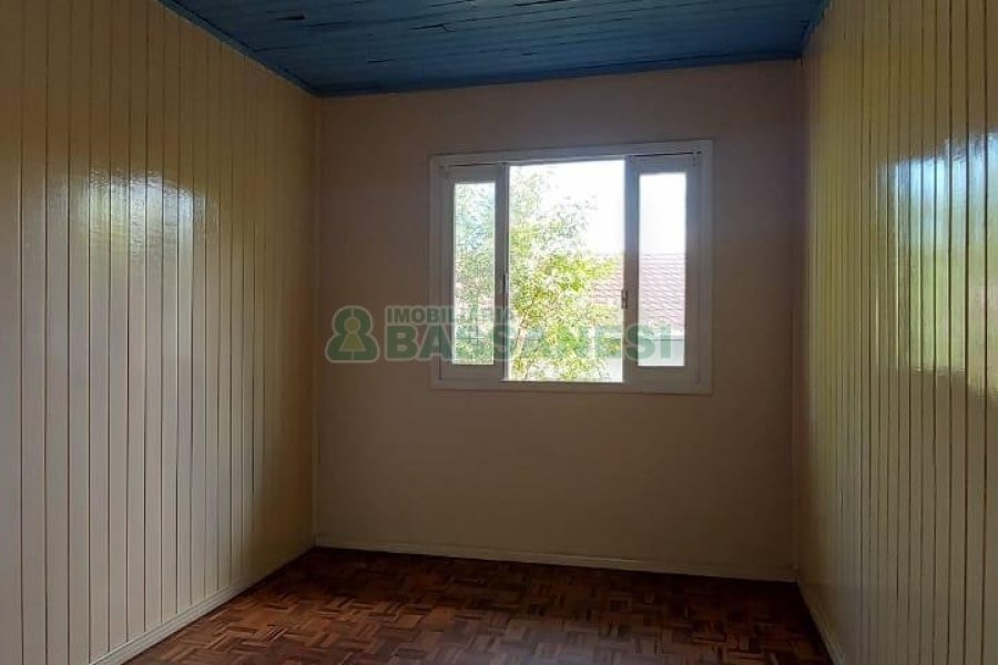 Casa Comercial com 80m², 3 dormitórios, 1 vaga, no bairro Cruzeiro em Caxias do Sul para Comprar