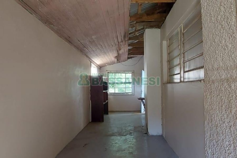Casa Comercial com 80m², 3 dormitórios, 1 vaga, no bairro Cruzeiro em Caxias do Sul para Comprar