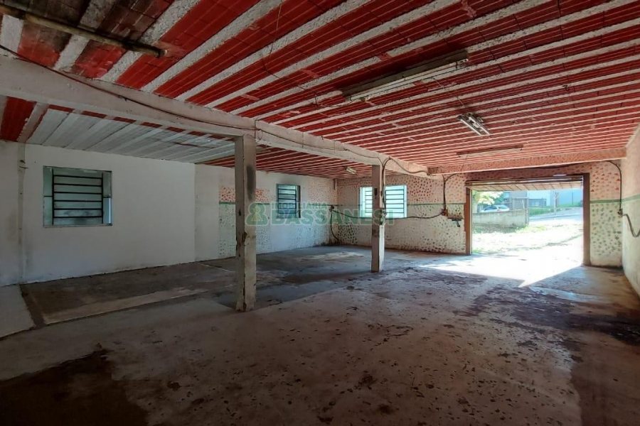 Casa Comercial com 80m², 3 dormitórios, 1 vaga, no bairro Cruzeiro em Caxias do Sul para Comprar
