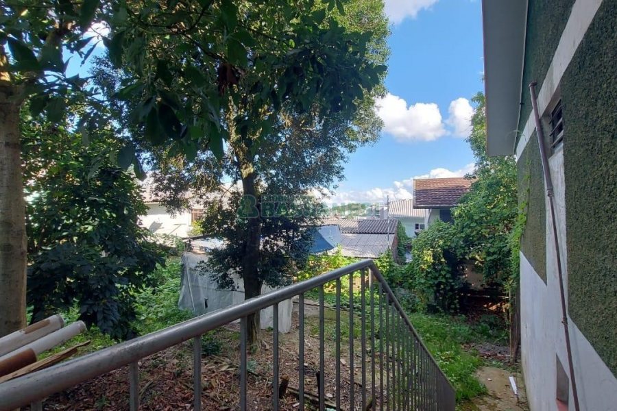 Casa Comercial com 80m², 3 dormitórios, 1 vaga, no bairro Cruzeiro em Caxias do Sul para Comprar