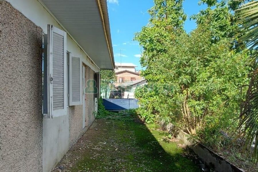 Casa Comercial com 80m², 3 dormitórios, 1 vaga, no bairro Cruzeiro em Caxias do Sul para Comprar