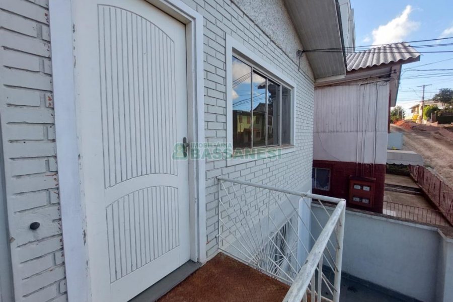 Casa com 54m², 1 dormitório, no bairro Rio Branco em Caxias do Sul para Alugar