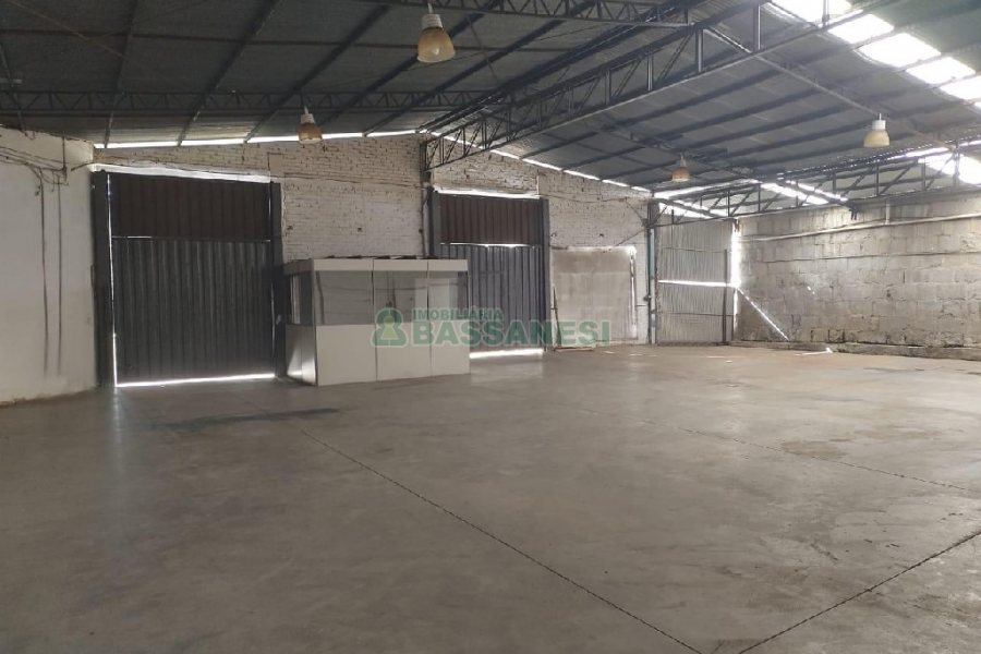 Pavilhão com 400m², no bairro Linha 40 em Caxias do Sul para Alugar