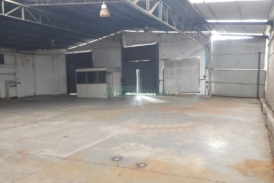 Pavilhão com 400m², no bairro Linha 40 em Caxias do Sul para Alugar