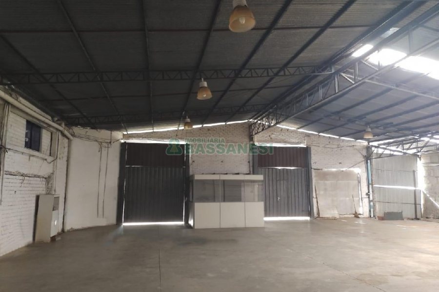 Pavilhão com 400m², no bairro Linha 40 em Caxias do Sul para Alugar