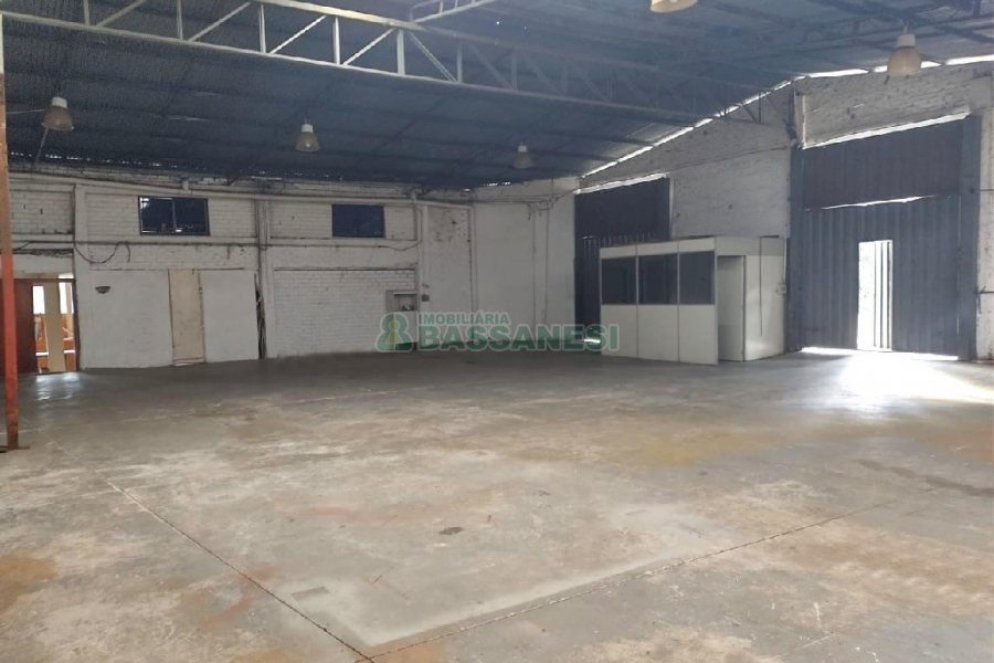 Pavilhão com 400m², no bairro Linha 40 em Caxias do Sul para Alugar