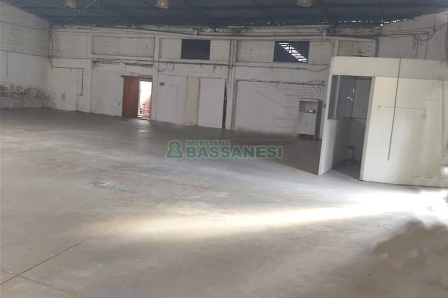 Pavilhão com 400m², no bairro Linha 40 em Caxias do Sul para Alugar