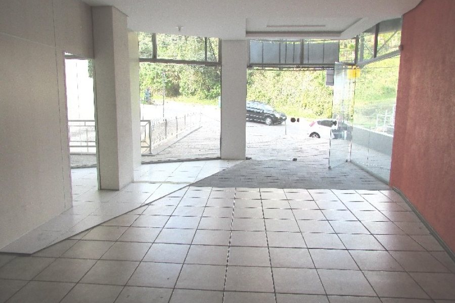 Loja com 313m², no bairro São Leopoldo em Caxias do Sul para Alugar ou Comprar