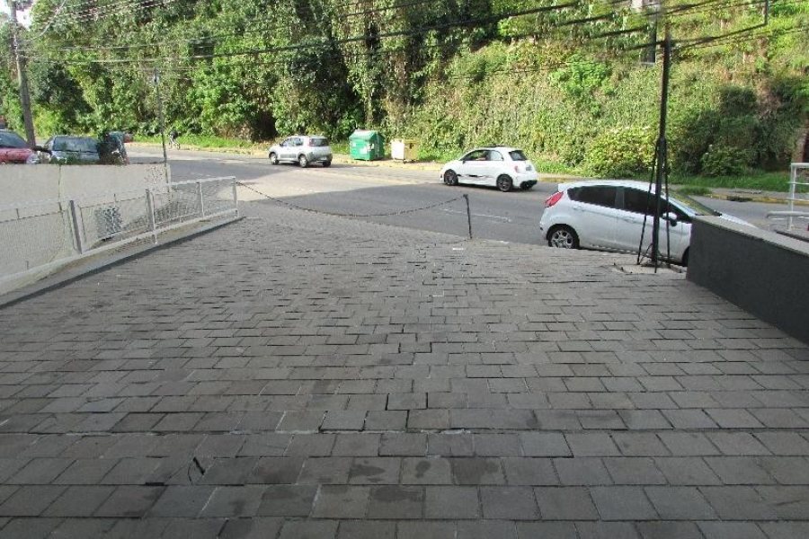 Loja com 313m², no bairro São Leopoldo em Caxias do Sul para Alugar ou Comprar