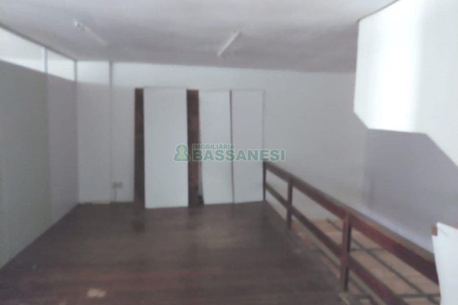 Loja com 425m², no bairro São Pelegrino em Caxias do Sul para Alugar ou Comprar