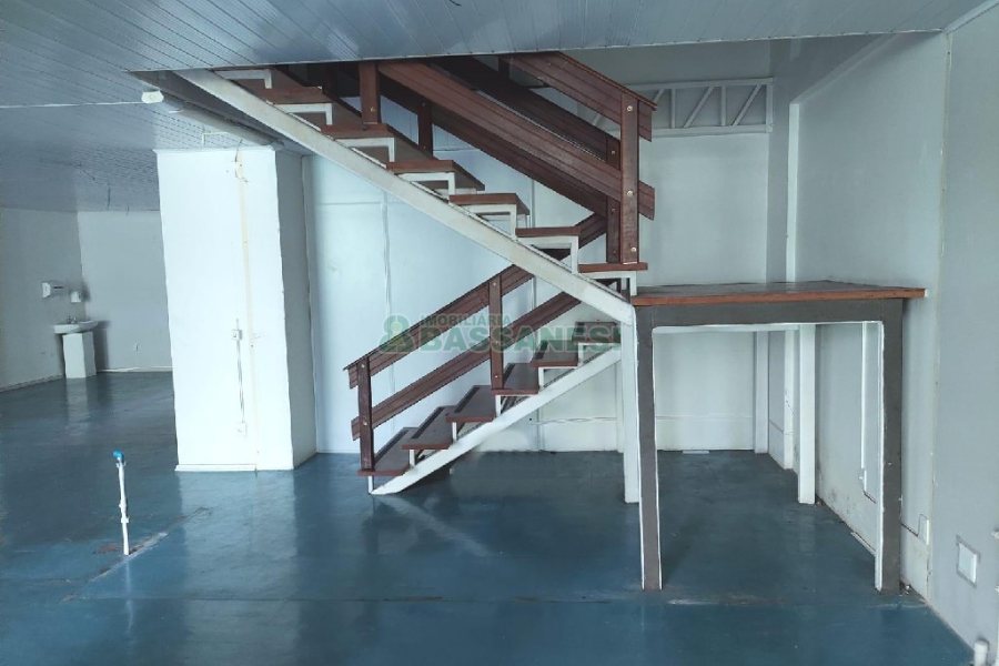 Loja com 425m², no bairro São Pelegrino em Caxias do Sul para Alugar ou Comprar