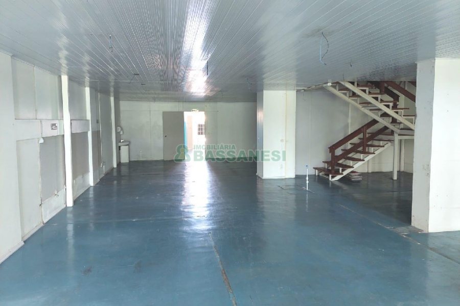 Loja com 425m², no bairro São Pelegrino em Caxias do Sul para Alugar ou Comprar