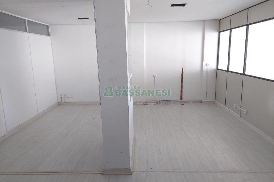 Loja com 425m², no bairro São Pelegrino em Caxias do Sul para Alugar ou Comprar