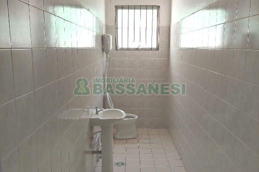 Loja com 425m², no bairro São Pelegrino em Caxias do Sul para Alugar ou Comprar