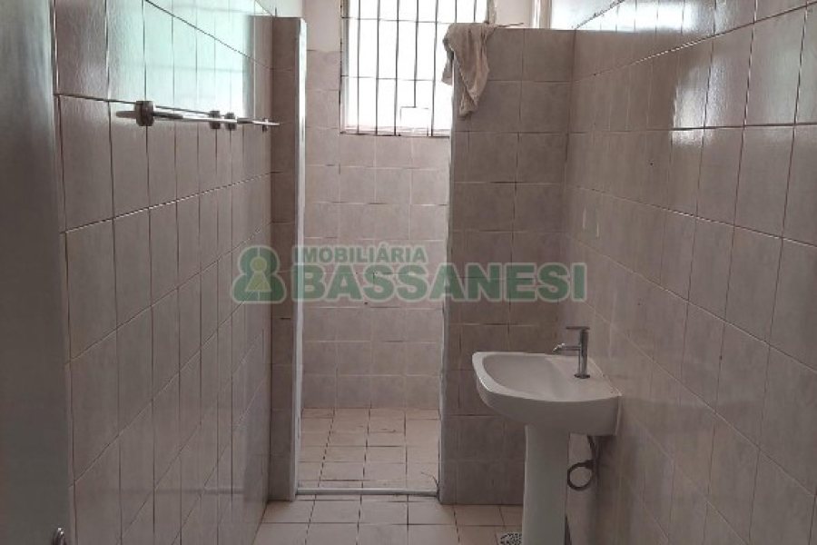 Loja com 425m², no bairro São Pelegrino em Caxias do Sul para Alugar ou Comprar