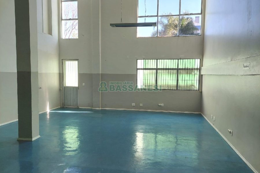 Loja com 425m², no bairro São Pelegrino em Caxias do Sul para Alugar ou Comprar
