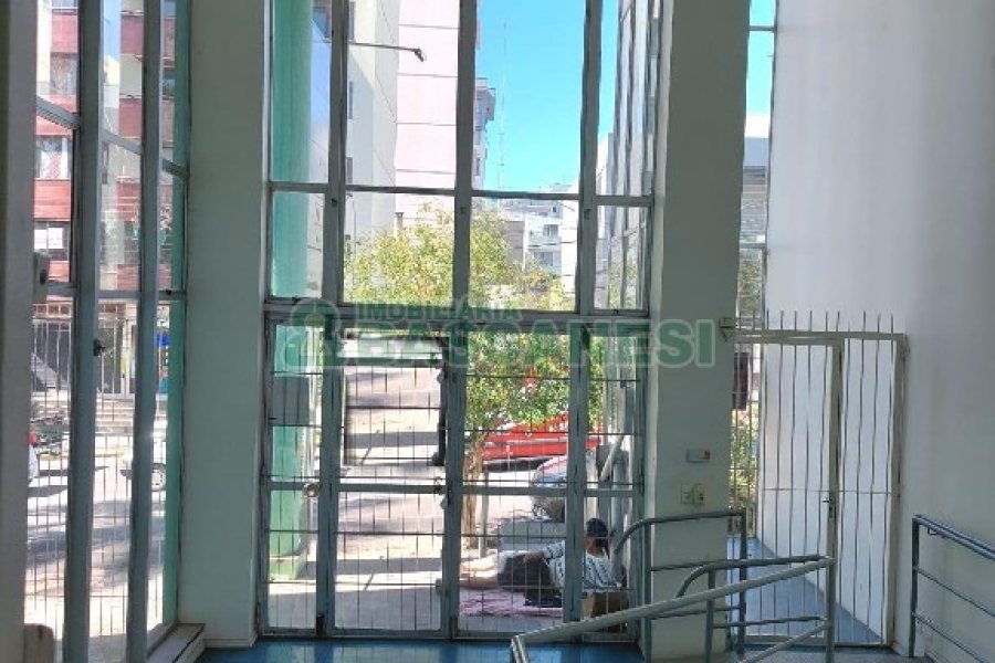 Loja com 425m², no bairro São Pelegrino em Caxias do Sul para Alugar ou Comprar