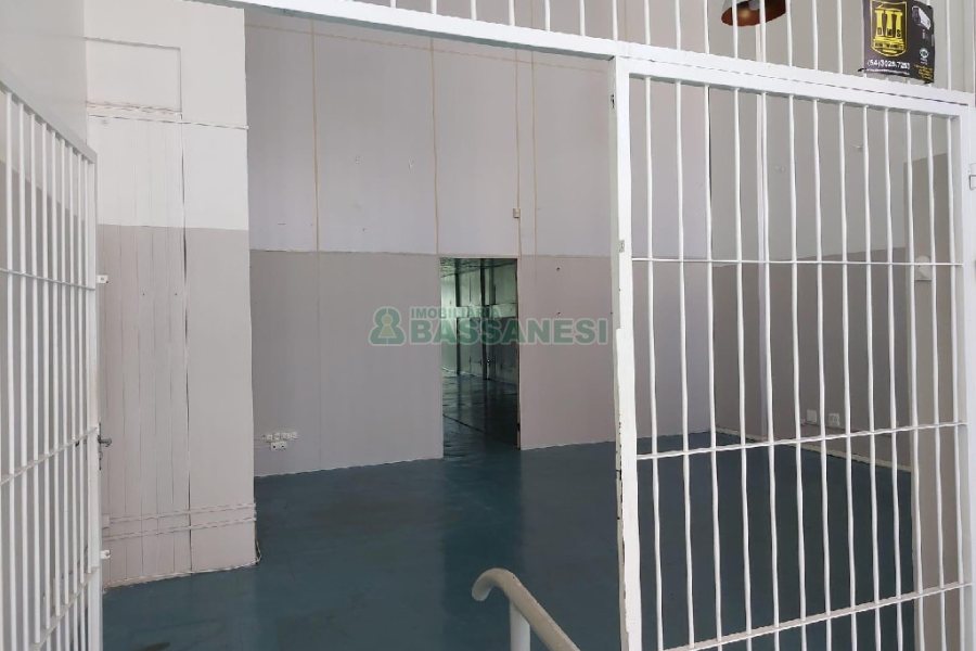 Loja com 425m², no bairro São Pelegrino em Caxias do Sul para Alugar ou Comprar