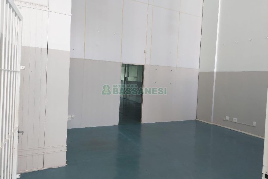Loja com 425m², no bairro São Pelegrino em Caxias do Sul para Alugar ou Comprar