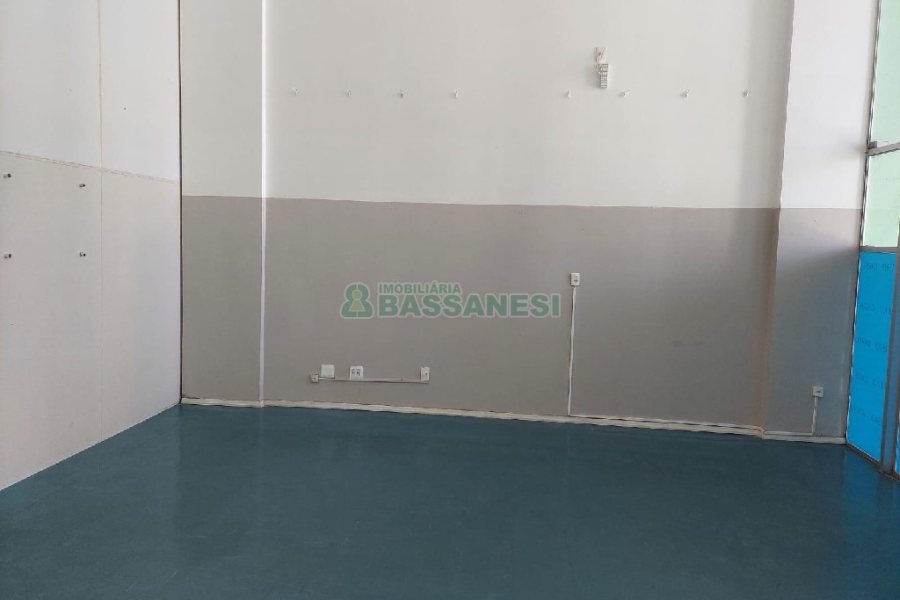Loja com 425m², no bairro São Pelegrino em Caxias do Sul para Alugar ou Comprar