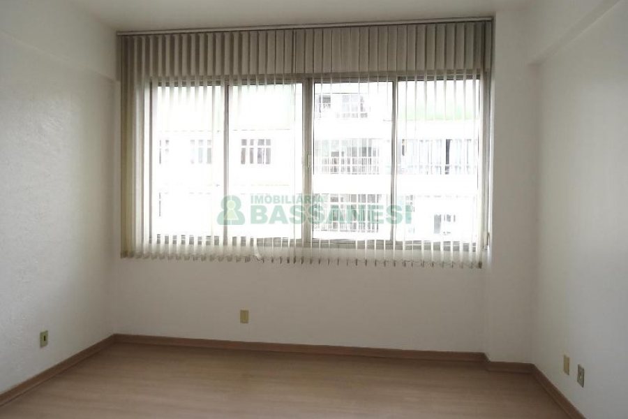 Sala com 21m², no bairro Centro em Caxias do Sul para Alugar