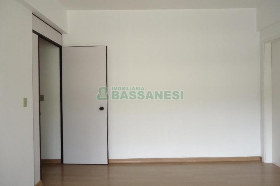 Sala com 21m², no bairro Centro em Caxias do Sul para Alugar