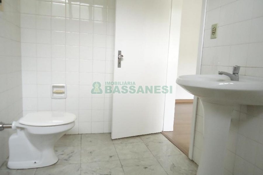 Sala com 21m², no bairro Centro em Caxias do Sul para Alugar