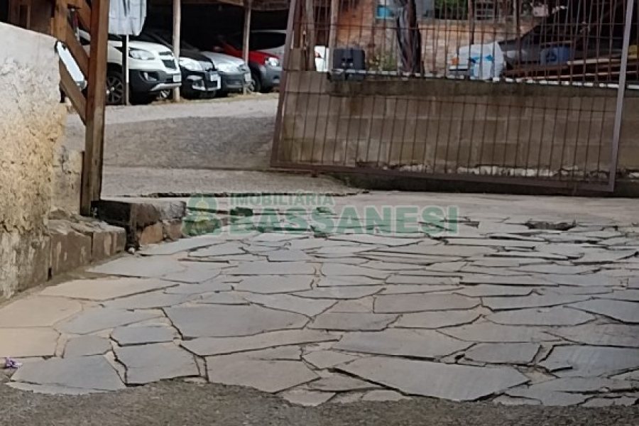 Terreno, 2 dormitórios, 1 vaga, no bairro Lourdes em Caxias do Sul para Comprar
