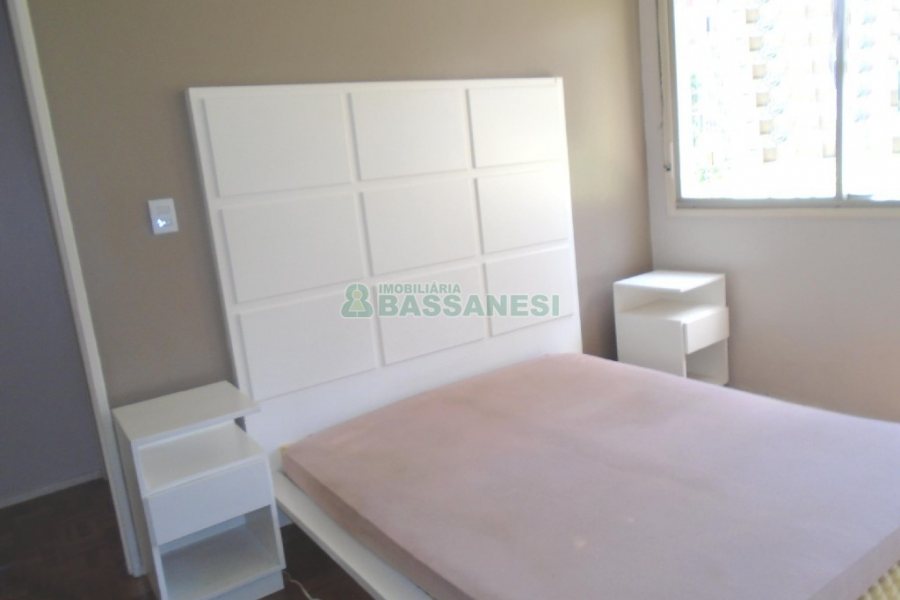 Apto Mobiliado com 85m², 3 dormitórios, 1 vaga, no bairro Centro em Caxias do Sul para Alugar