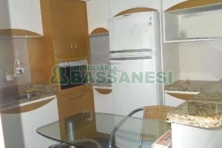 Apto Mobiliado com 85m², 3 dormitórios, 1 vaga, no bairro Centro em Caxias do Sul para Alugar