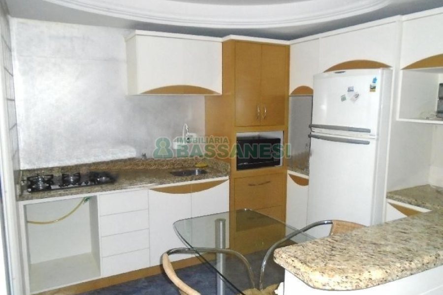 Apto Mobiliado com 85m², 3 dormitórios, 1 vaga, no bairro Centro em Caxias do Sul para Alugar