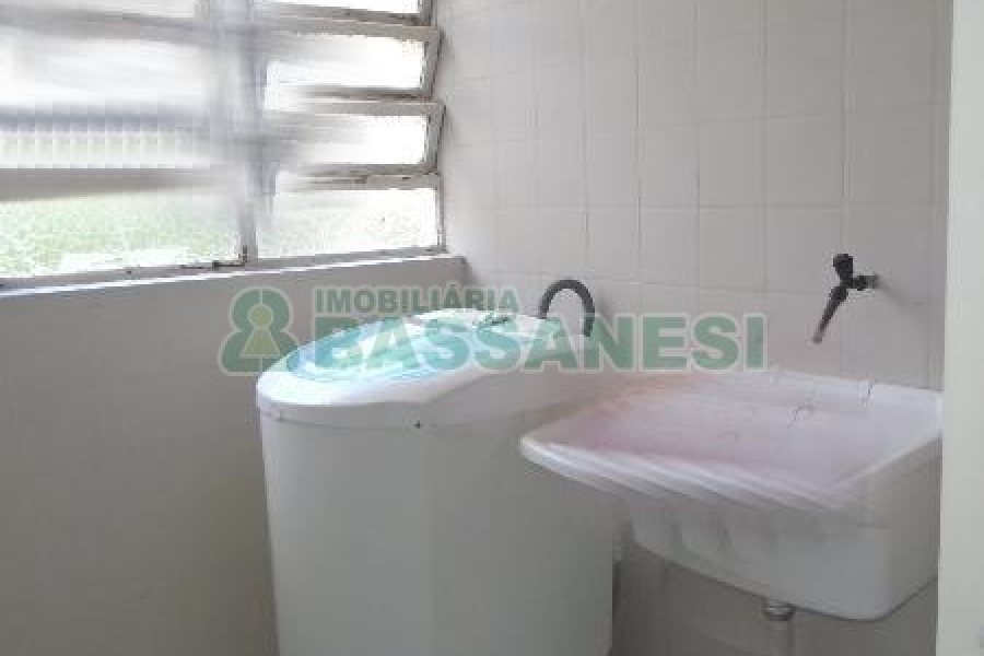 Apto Mobiliado com 85m², 3 dormitórios, 1 vaga, no bairro Centro em Caxias do Sul para Alugar