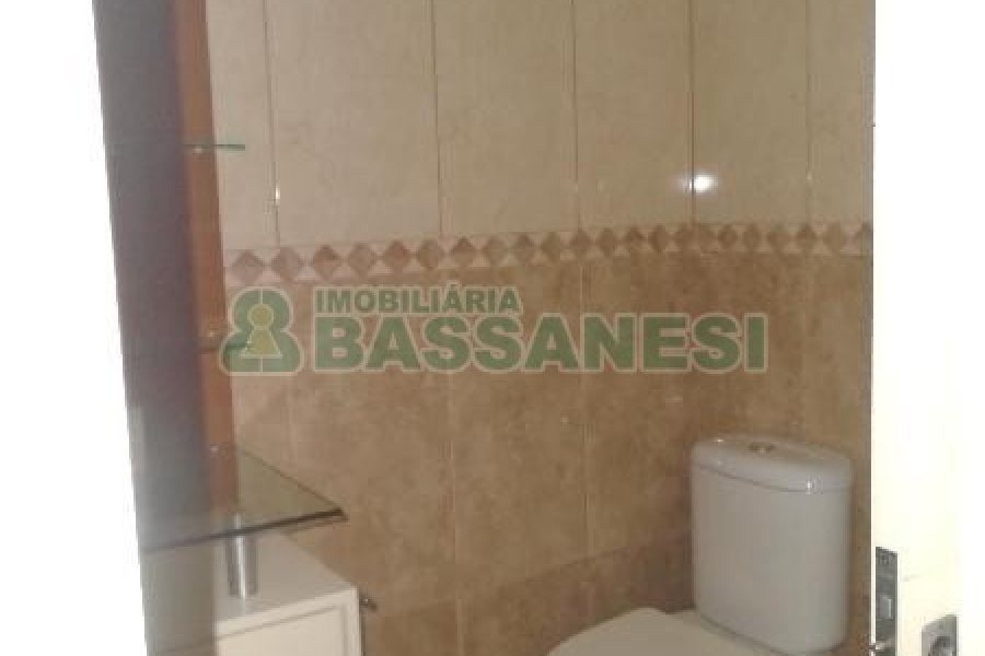 Apto Mobiliado com 85m², 3 dormitórios, 1 vaga, no bairro Centro em Caxias do Sul para Alugar