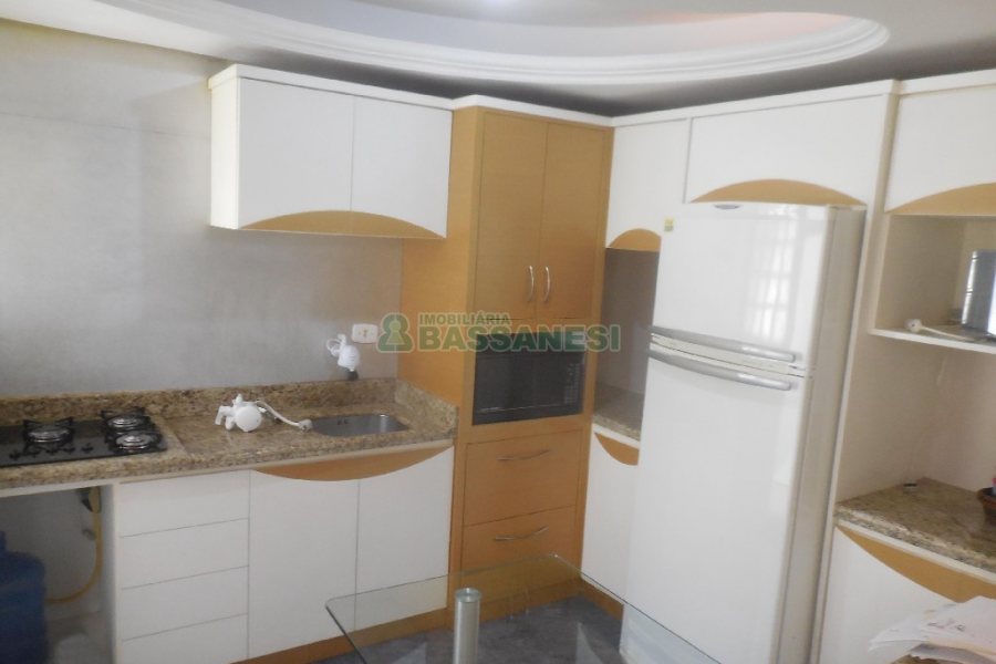 Apto Mobiliado com 85m², 3 dormitórios, 1 vaga, no bairro Centro em Caxias do Sul para Alugar