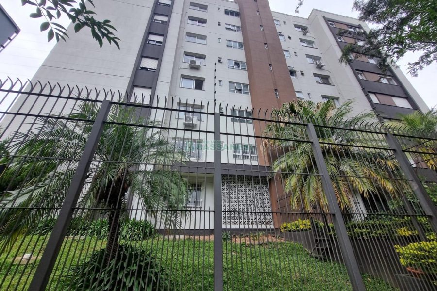 Apto Mobiliado com 85m², 3 dormitórios, 1 vaga, no bairro Centro em Caxias do Sul para Alugar