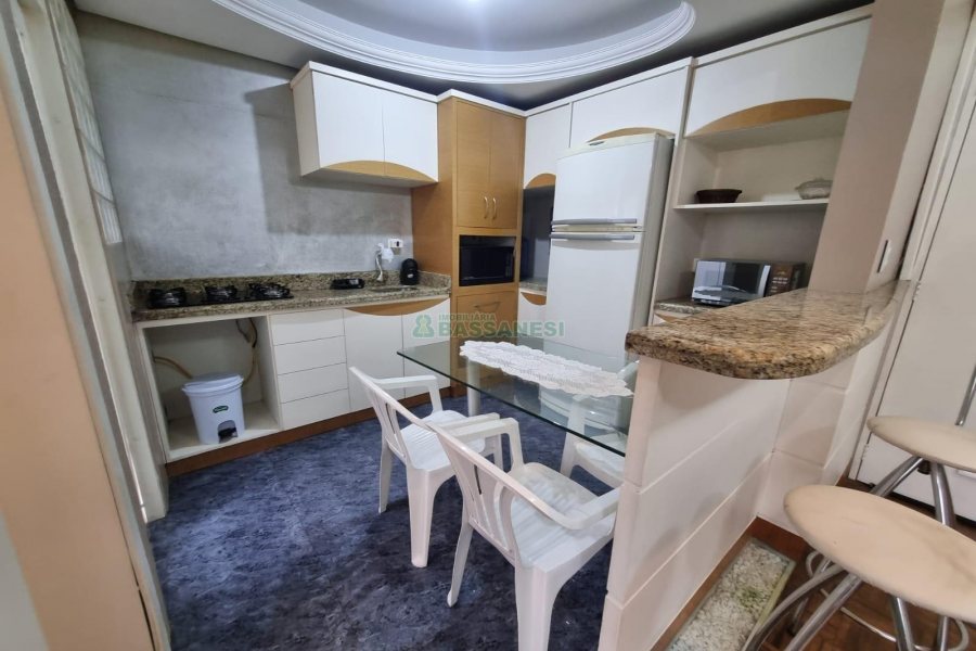 Apto Mobiliado com 85m², 3 dormitórios, 1 vaga, no bairro Centro em Caxias do Sul para Alugar