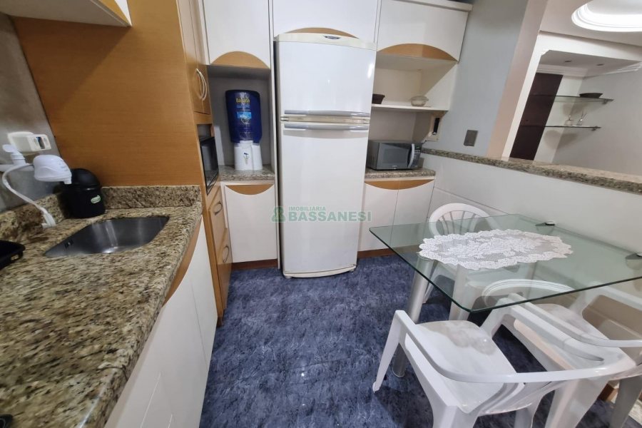 Apto Mobiliado com 85m², 3 dormitórios, 1 vaga, no bairro Centro em Caxias do Sul para Alugar