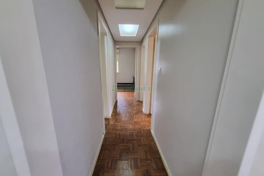 Apto Mobiliado com 85m², 3 dormitórios, 1 vaga, no bairro Centro em Caxias do Sul para Alugar
