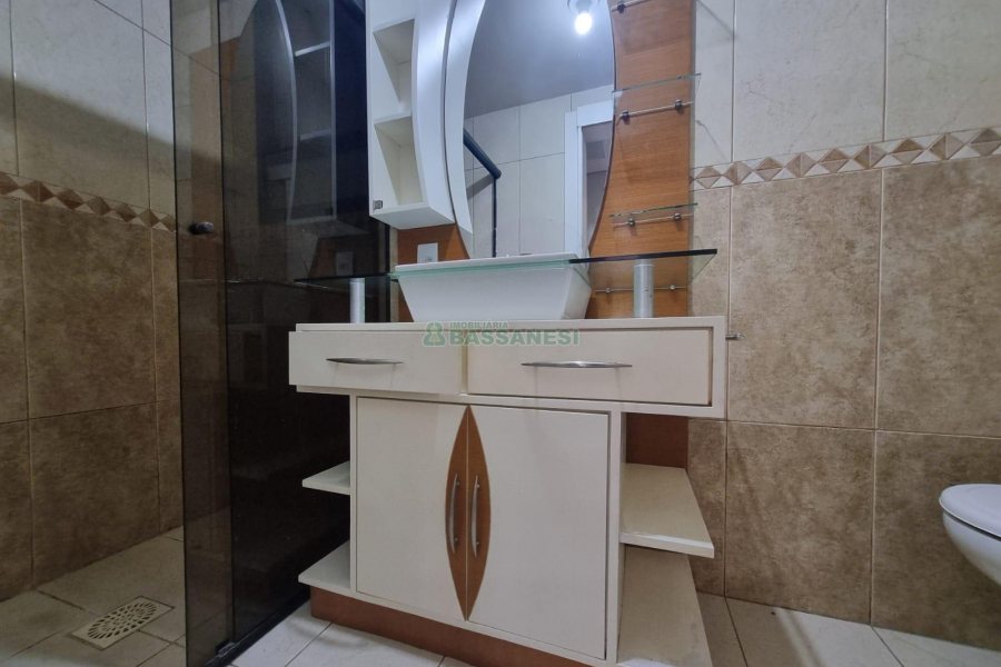 Apto Mobiliado com 85m², 3 dormitórios, 1 vaga, no bairro Centro em Caxias do Sul para Alugar