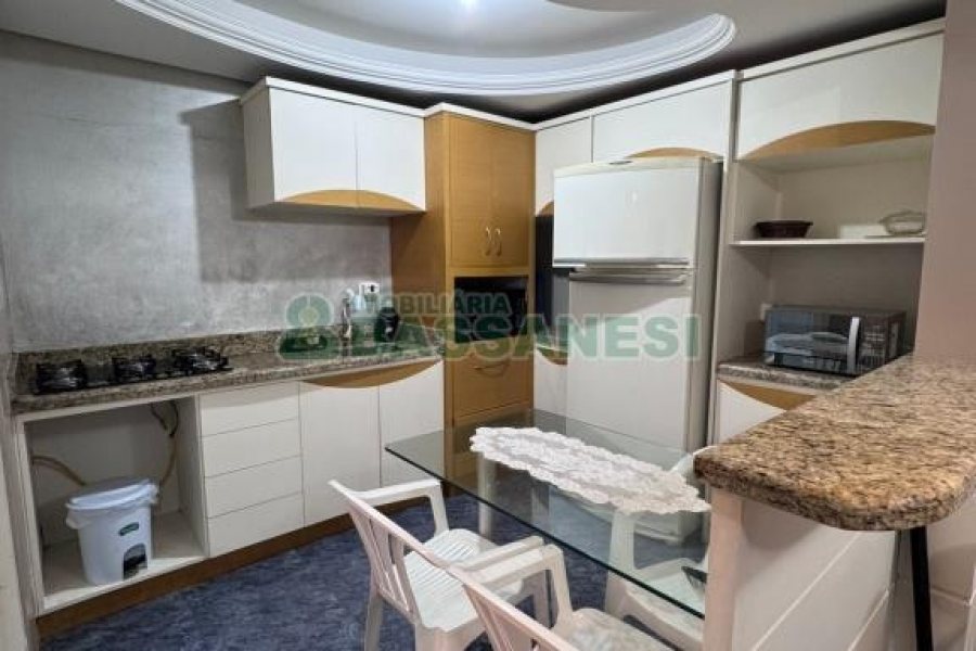 Apto Mobiliado com 85m², 3 dormitórios, 1 vaga, no bairro Centro em Caxias do Sul para Alugar